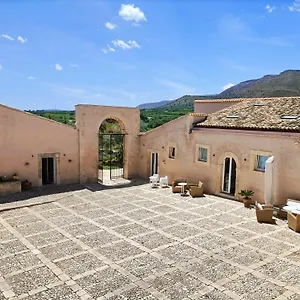 Bauernhof Ballium Luxury Relais, Avola